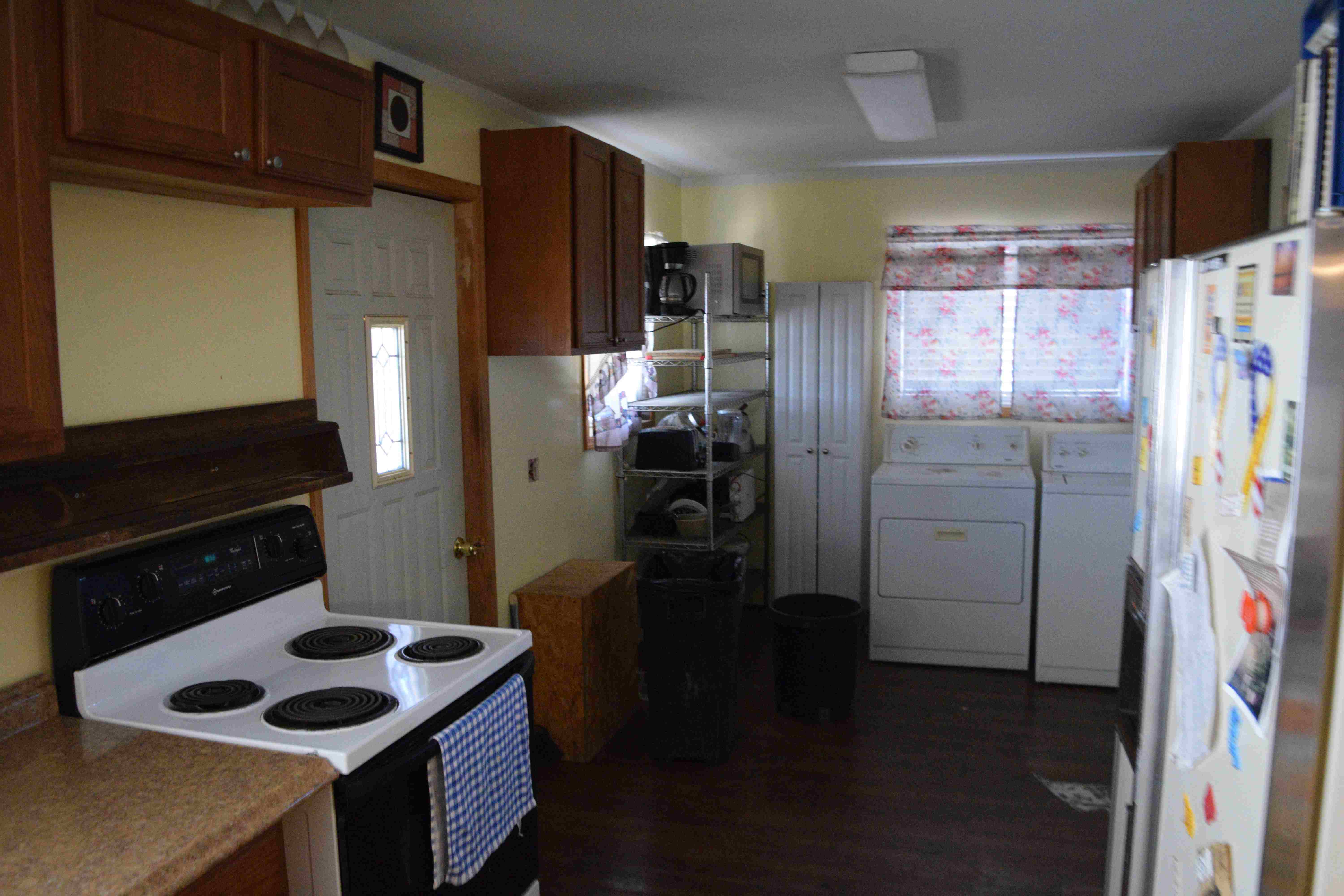 Before cleanout - Historic Route 66 building in Truxton, Arizona - Photo 9